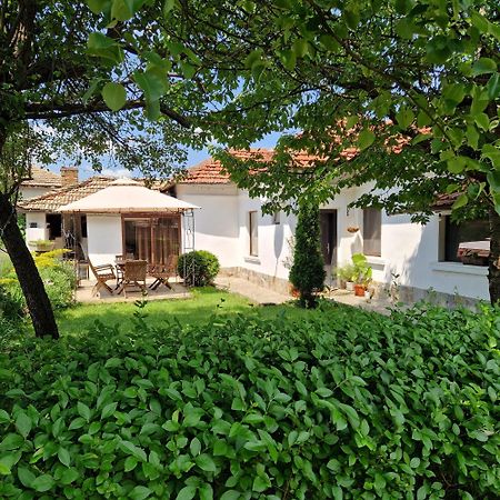 Къща За Гости Casa Blanca Villa Targoviste Kültér fotó