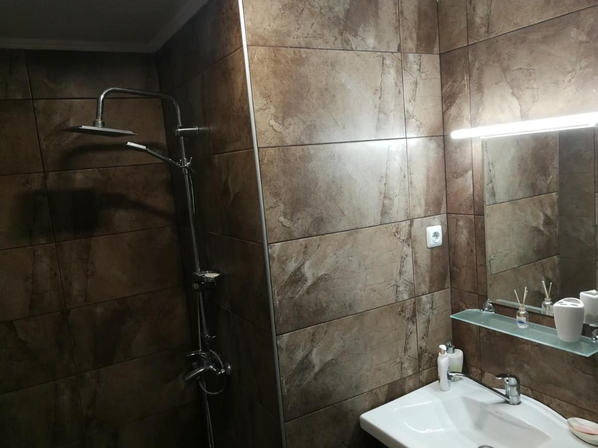 Къща За Гости Casa Blanca Villa Targoviste Kültér fotó