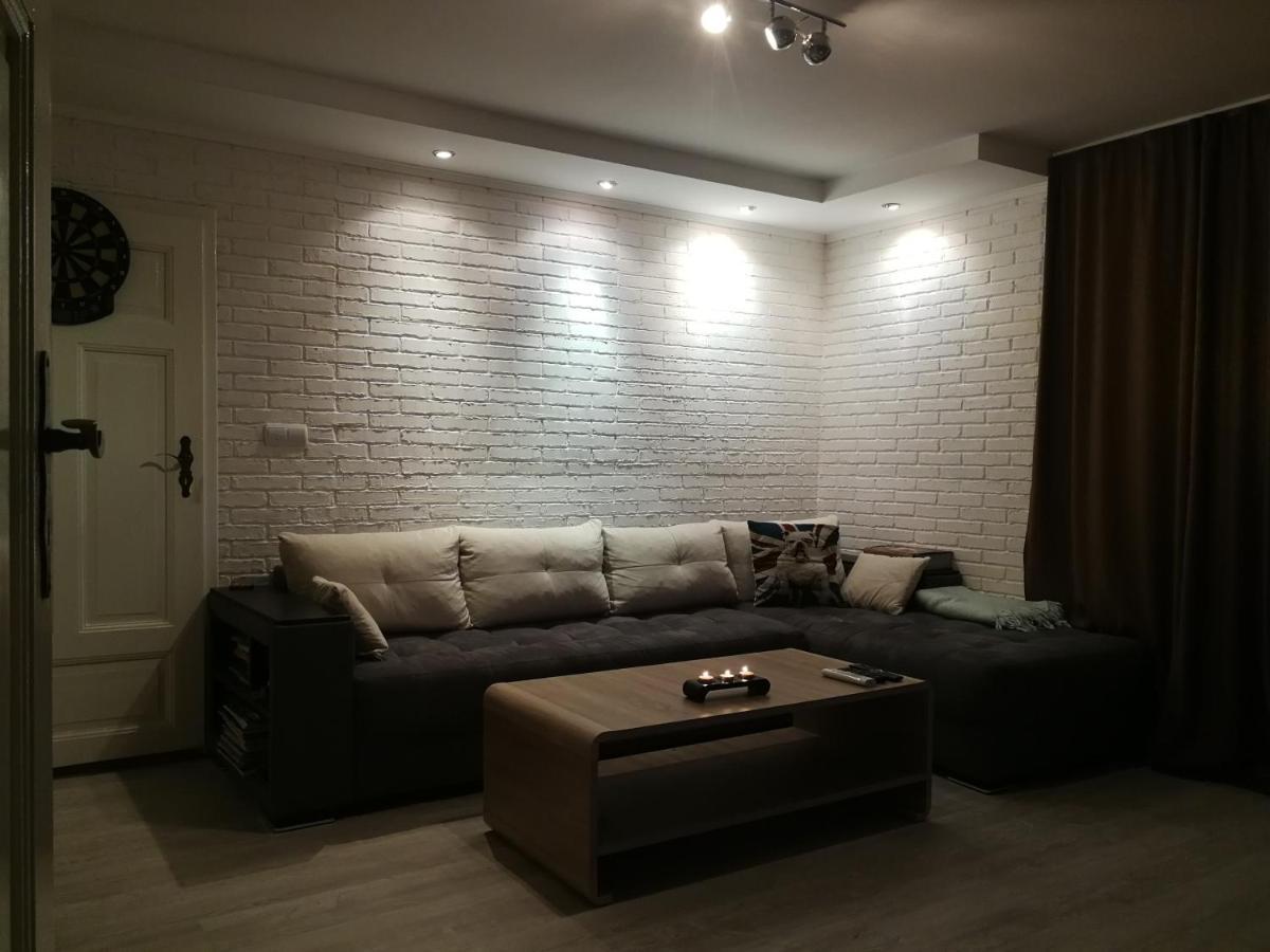 Къща За Гости Casa Blanca Villa Targoviste Kültér fotó